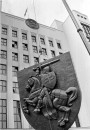 Фармаваньне гібрыднага рэжыму: адаптацыя дэмакратычных інстытутаў да сыстэмы патэстарных адносінаў